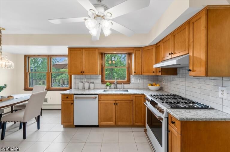 Property listing MLS 4048491 photo 10
