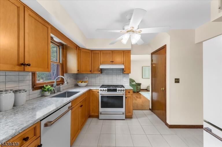 Property listing MLS 4048491 photo 9