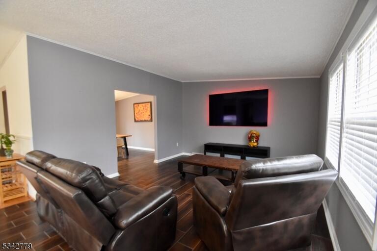 Property listing MLS 4048520 photo 3