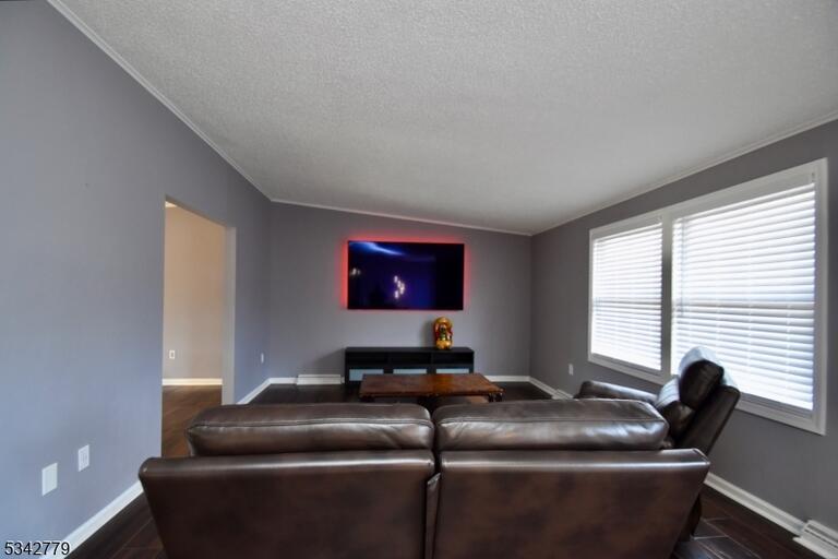 Property listing MLS 4048520 photo 4