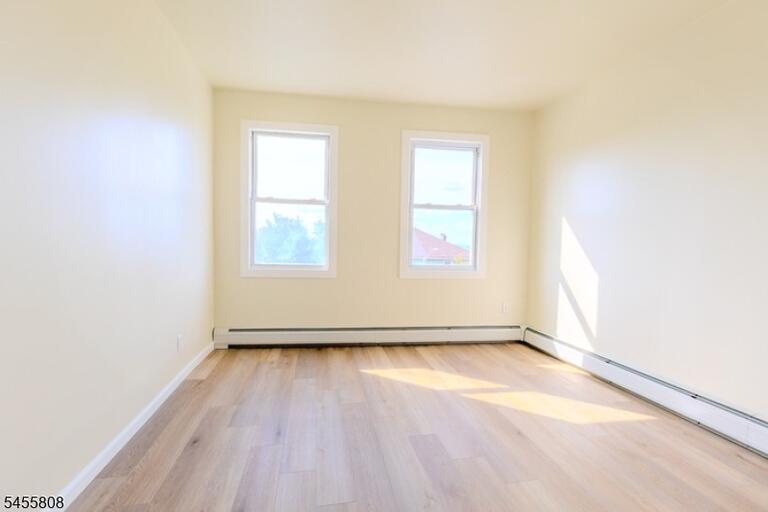 Property listing MLS 4048546 photo 3