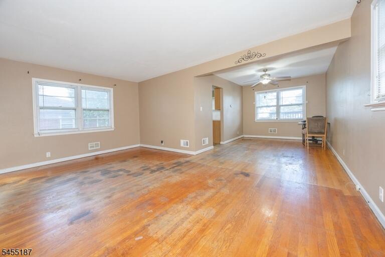 Property listing MLS 4048588 photo 4