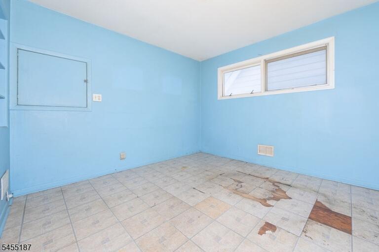 Property listing MLS 4048588 photo 9
