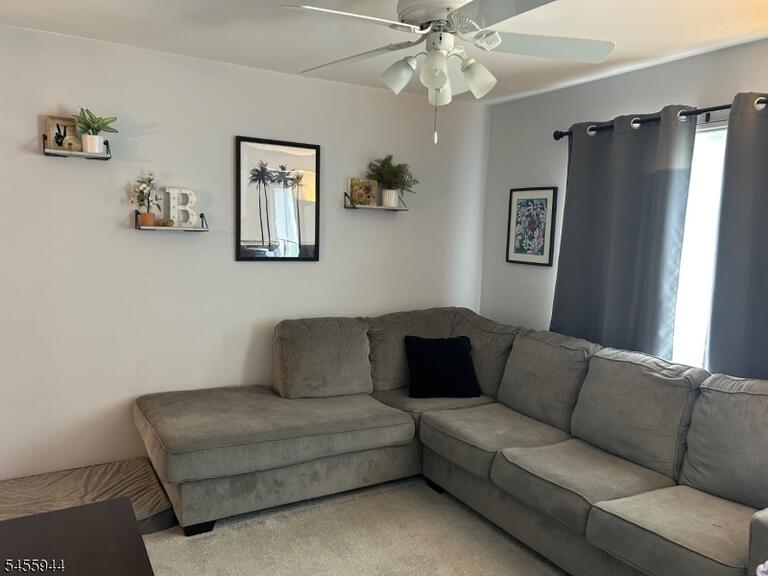 Property listing MLS 4048698 photo 3