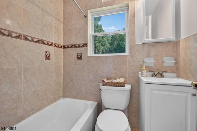 Property listing MLS 4048796 photo 17