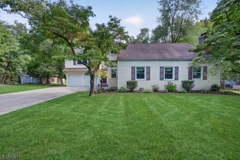 Property listing MLS 4048796 photo 2
