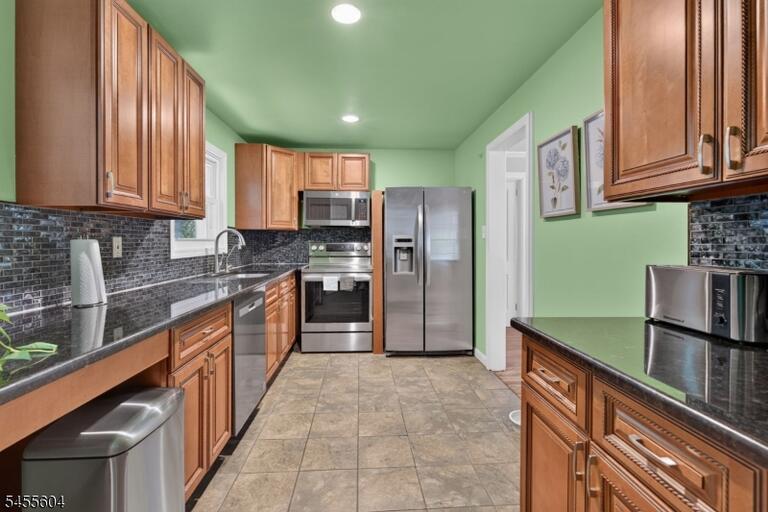 Property listing MLS 4048796 photo 5