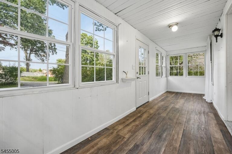 Property listing MLS 4048821 photo 4