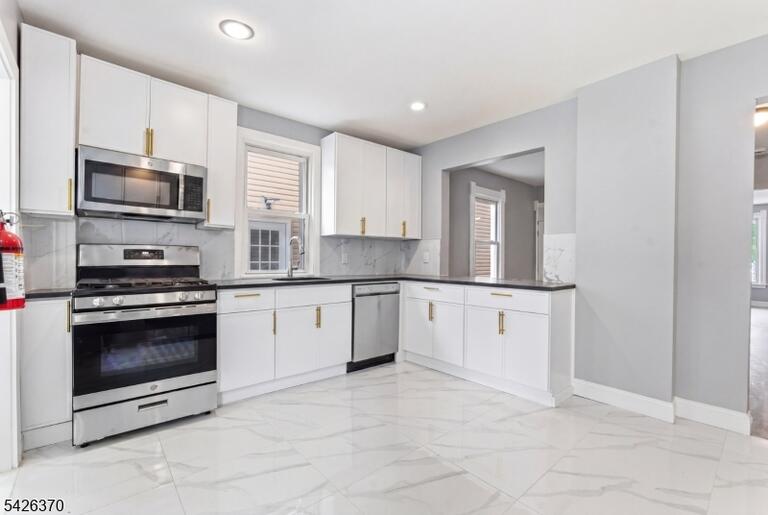 Property listing MLS 4048963 photo 9