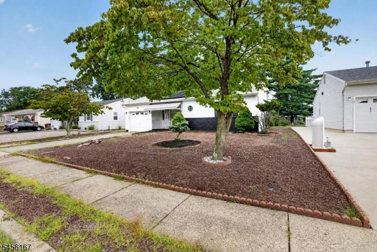 Property listing MLS 4048999 photo 4