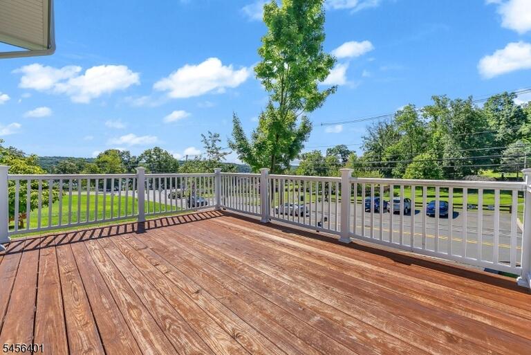 Property listing MLS 4049000 photo 9
