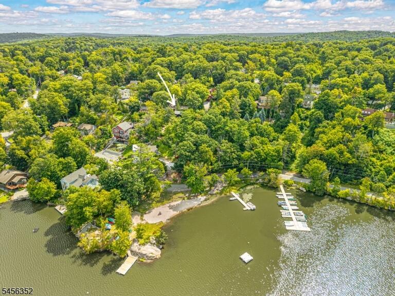 Property listing MLS 4049001 photo 1