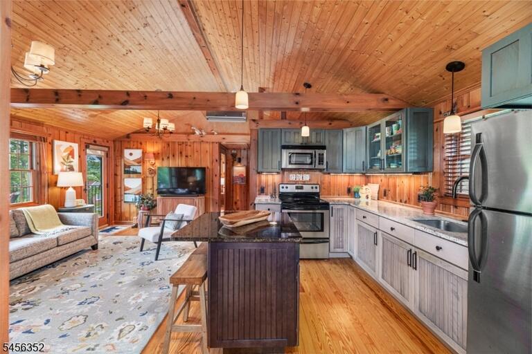Property listing MLS 4049001 photo 14