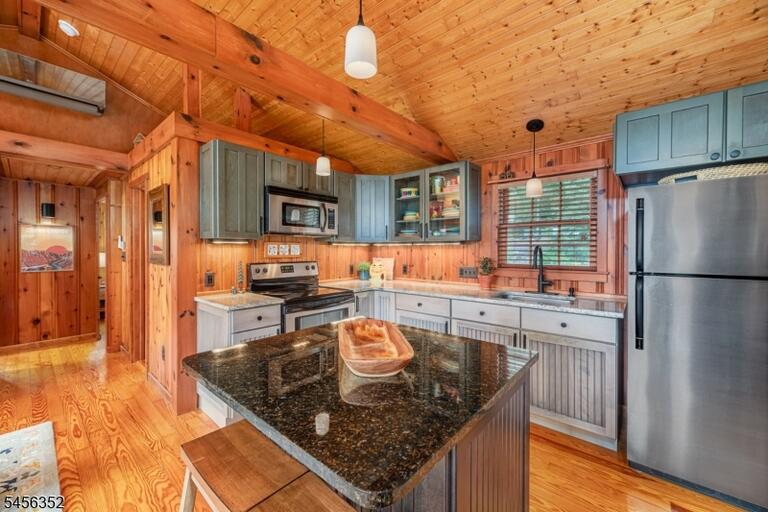 Property listing MLS 4049001 photo 15