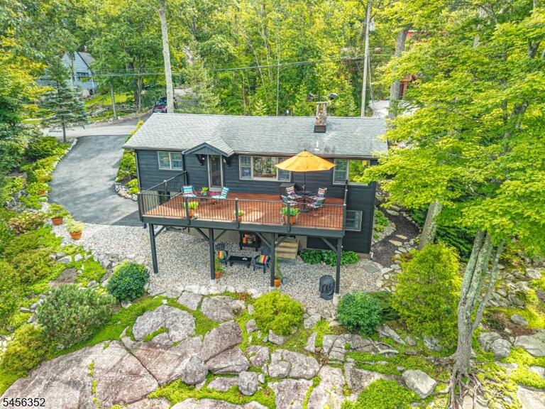 Property listing MLS 4049001 photo 3
