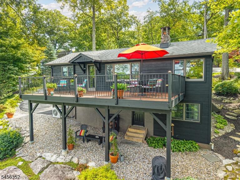 Property listing MLS 4049001 photo 4