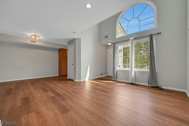 Property listing MLS 4049023 photo 3