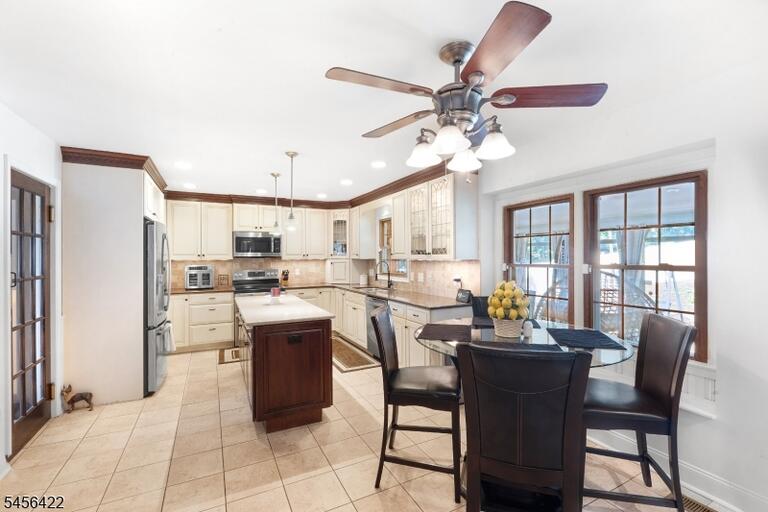 Property listing MLS 4049083 photo 8