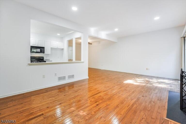 Property listing MLS 4049138 photo 7