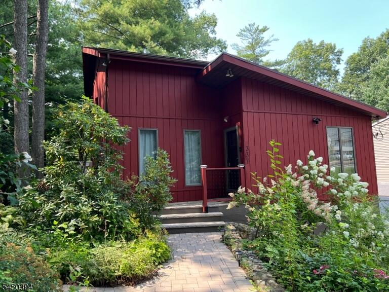 Property listing MLS 4049158 photo 1