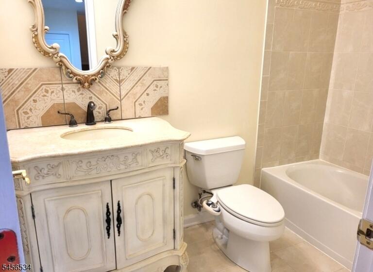 Property listing MLS 4049166 photo 27