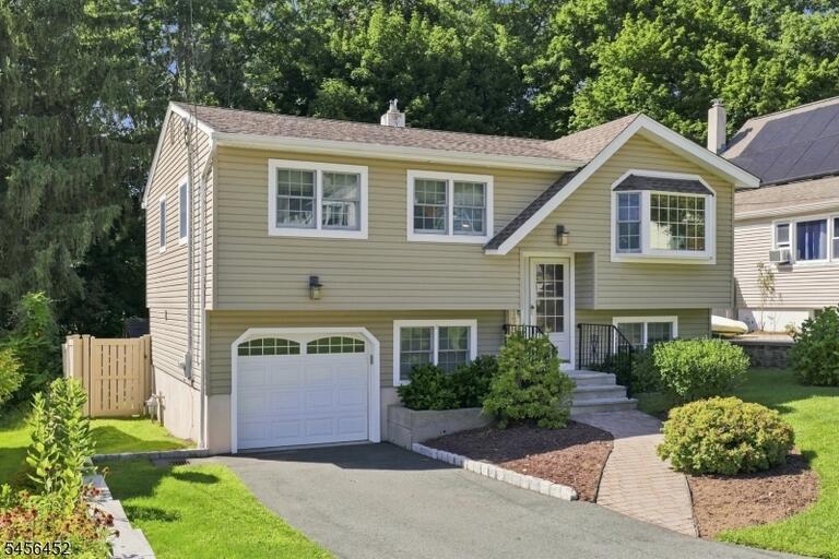 Property listing MLS 4049169 photo 1