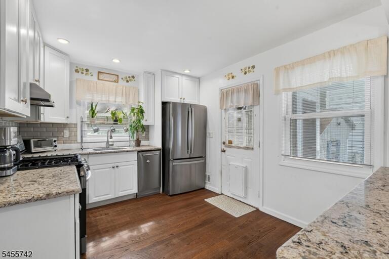 Property listing MLS 4049196 photo 9