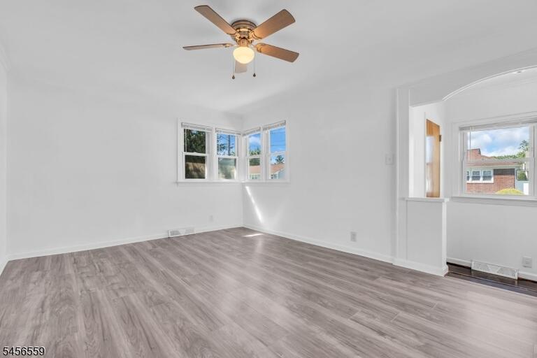 Property listing MLS 4049197 photo 4
