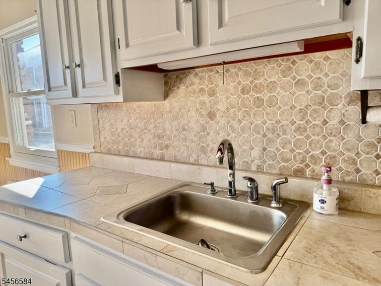 Property listing MLS 4049201 photo 4