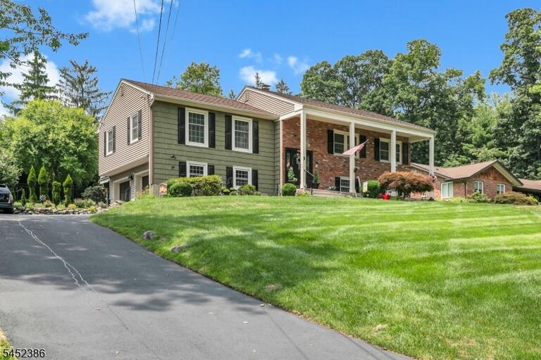Property listing MLS 4049230 photo 1