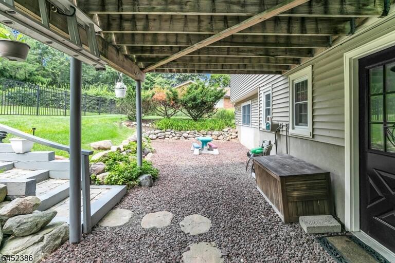Property listing MLS 4049230 photo 38