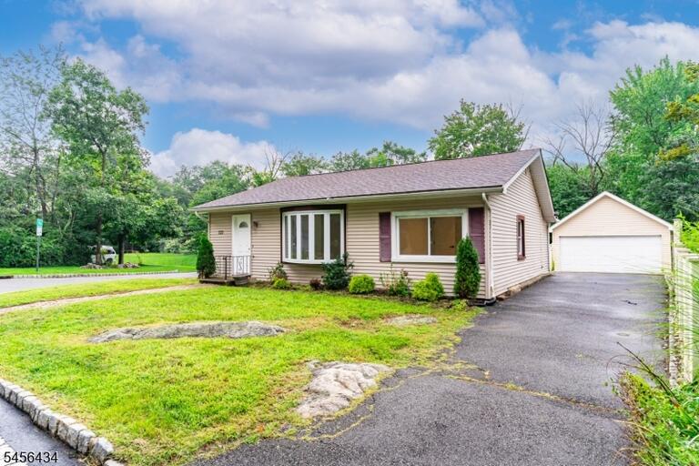 Property listing MLS 4049235 photo 2