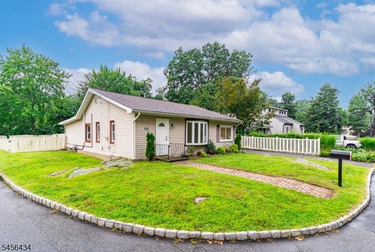 Property listing MLS 4049235 photo 3