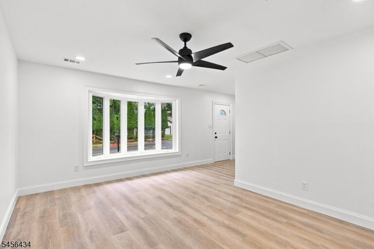 Property listing MLS 4049235 photo 4