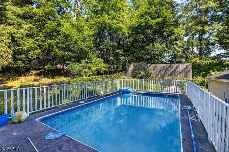 Property listing MLS 4049239 photo 21