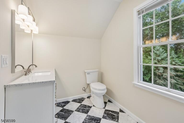 Property listing MLS 4049243 photo 43