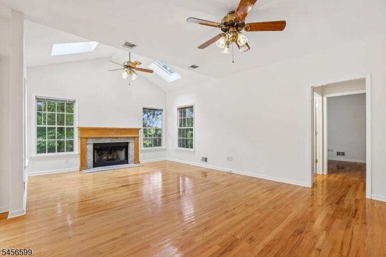 Property listing MLS 4049243 photo 6