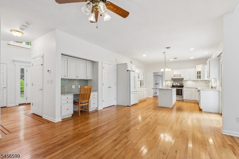 Property listing MLS 4049243 photo 8