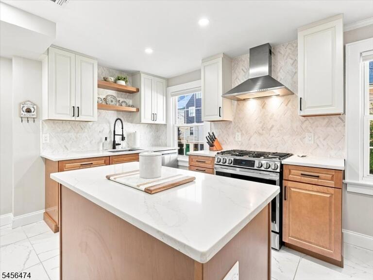 Property listing MLS 4049246 photo 3