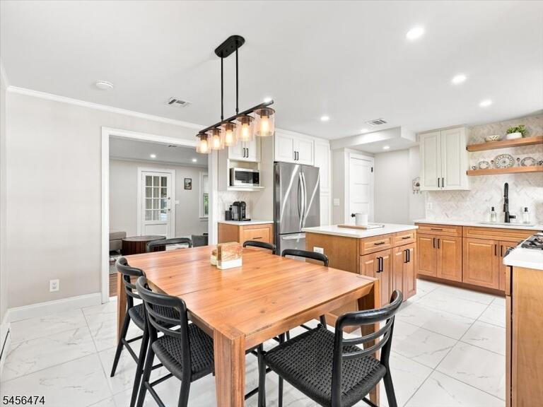 Property listing MLS 4049246 photo 4