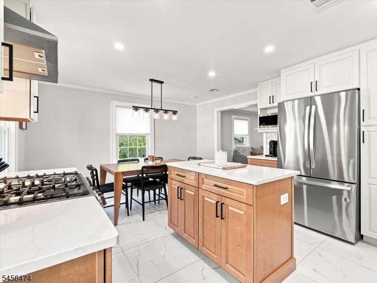 Property listing MLS 4049246 photo 8