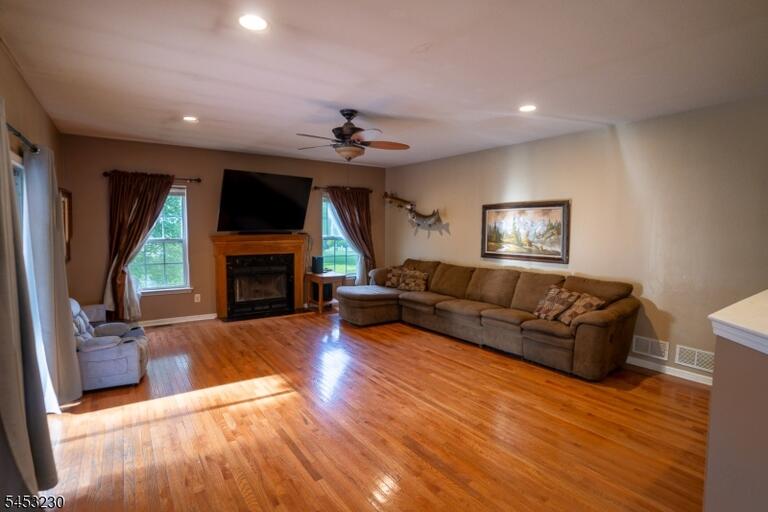 Property listing MLS 4049250 photo 18