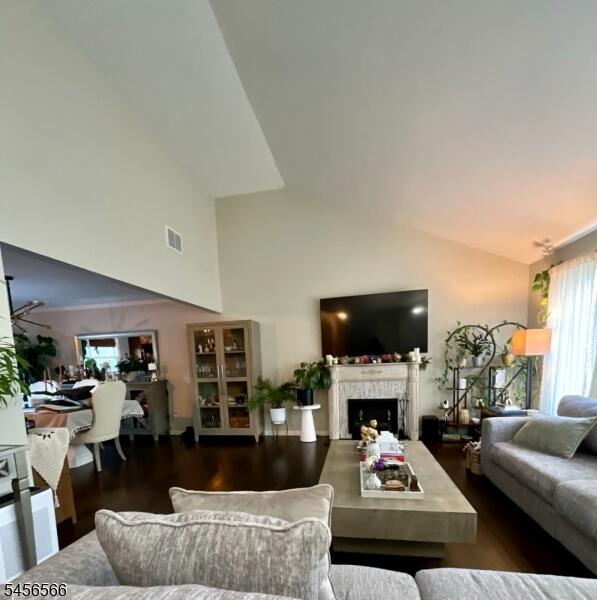 Property listing MLS 4049281 photo 4
