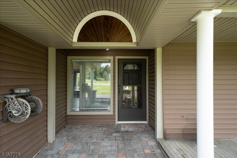 Property listing MLS 4049285 photo 4