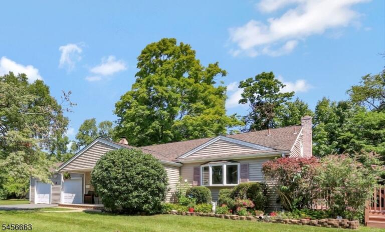 Property listing MLS 4049287 photo 1