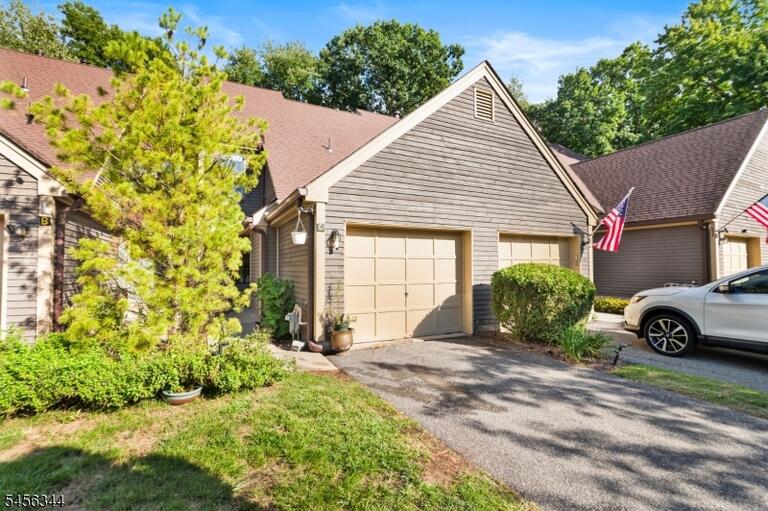 Property listing MLS 4049302 photo 1
