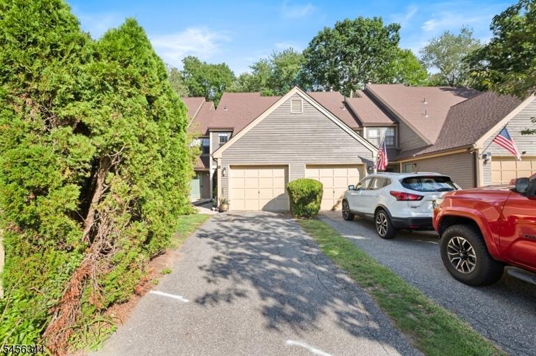 Property listing MLS 4049302 photo 2