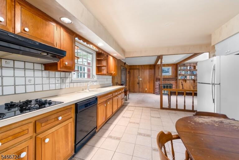 Property listing MLS 4049328 photo 3