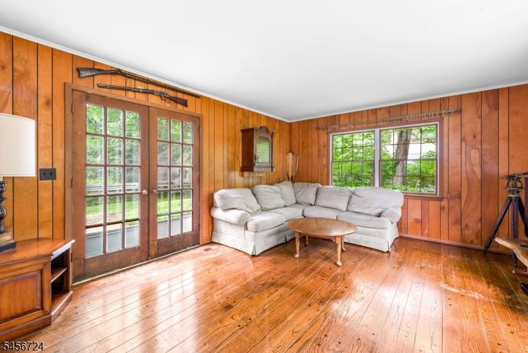 Property listing MLS 4049328 photo 4