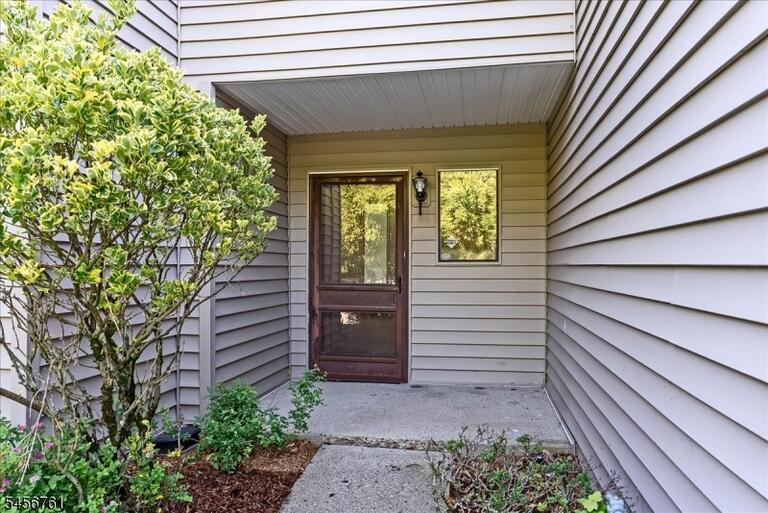 Property listing MLS 4049346 photo 3